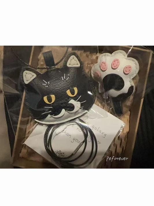 Let's Discover Jucy’s Unique Custom Cat Leather Keychain